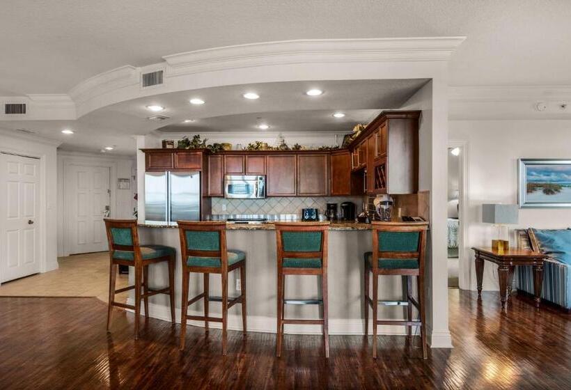 Bright, Corner Unit With Incredible Gulf And Sunset Views!