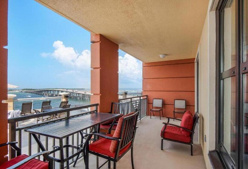 Bright, Corner Unit With Incredible Gulf And Sunset Views!