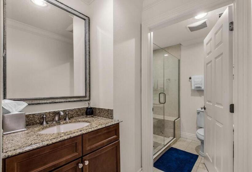 Bright, Corner Unit With Incredible Gulf And Sunset Views!