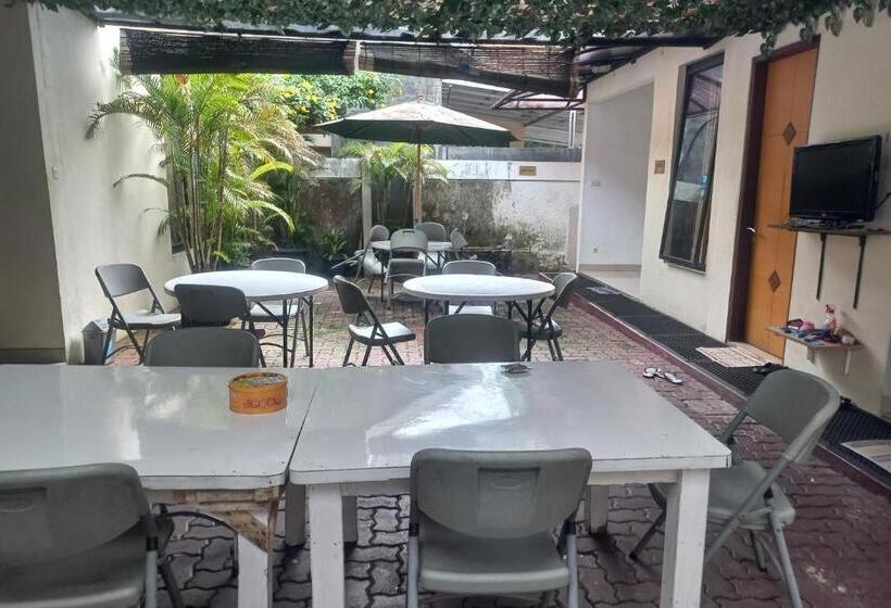 בית מלון כפרי Capital O 93872 Natura Guest House Syariah