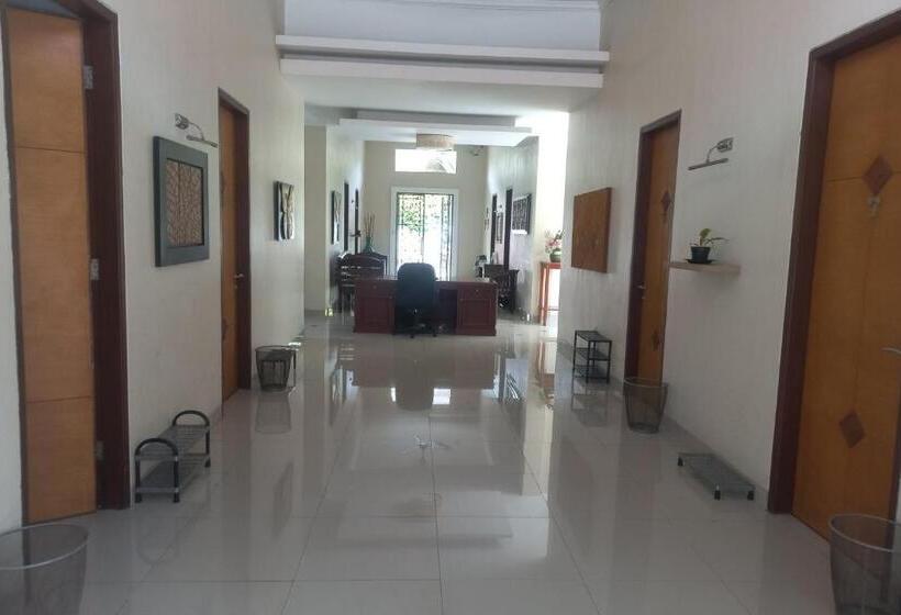 Hotel Capital O 93872 Natura Guest House Syariah