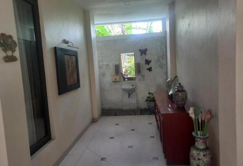 בית מלון כפרי Capital O 93872 Natura Guest House Syariah