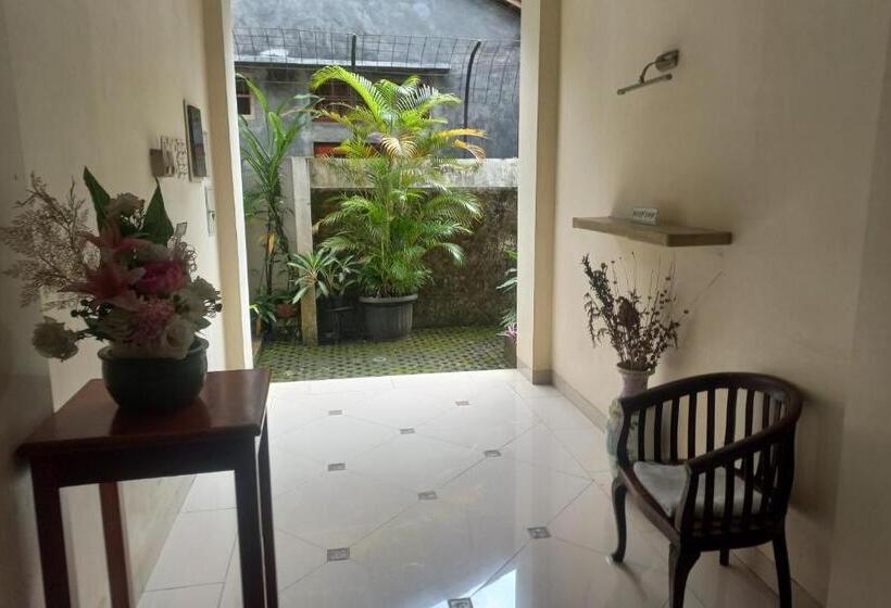 Hotel Capital O 93872 Natura Guest House Syariah