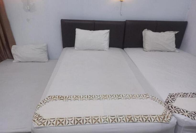 בית מלון כפרי Capital O 93872 Natura Guest House Syariah