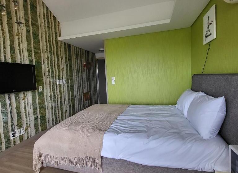 Hotel 글라글라펜션gllaglla