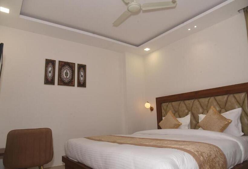 Hotel Lawang Signage