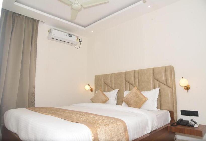 Hotel Lawang Signage