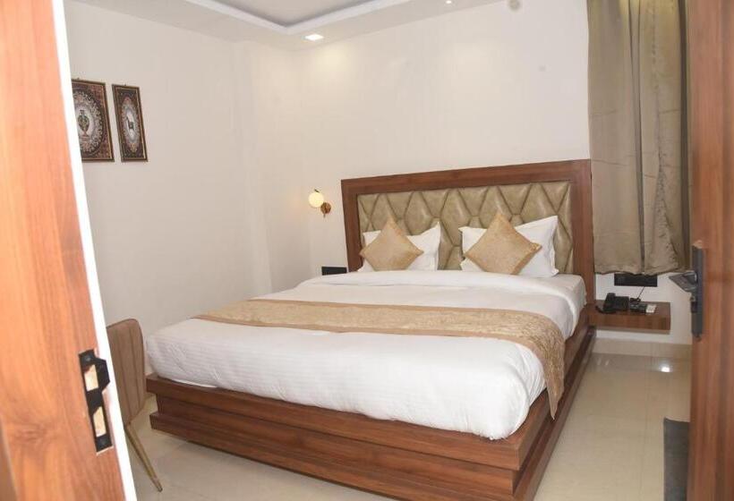 Hotel Lawang Signage