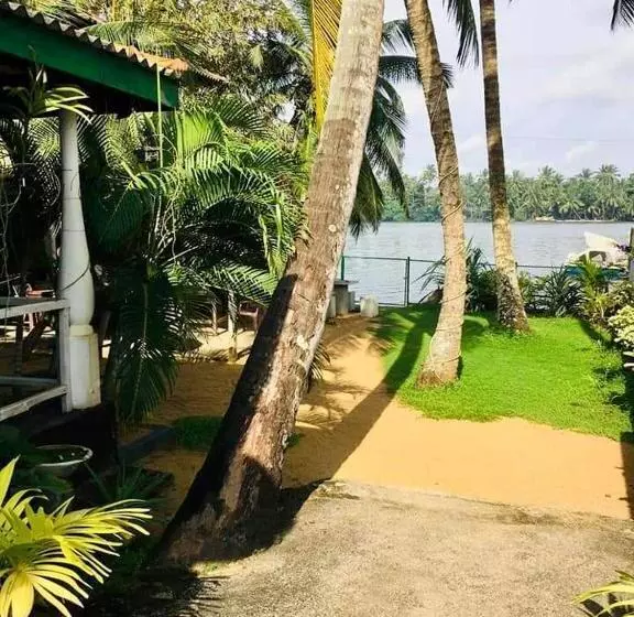 Hotel River Paradise