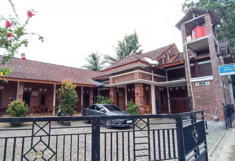 Otel Spot On 93819 Homestay Shinta Syariah
