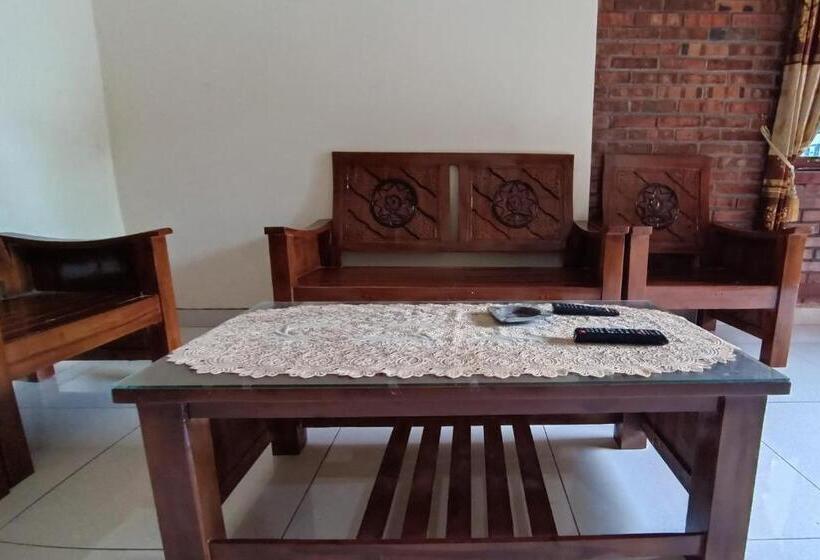 Otel Spot On 93819 Homestay Shinta Syariah