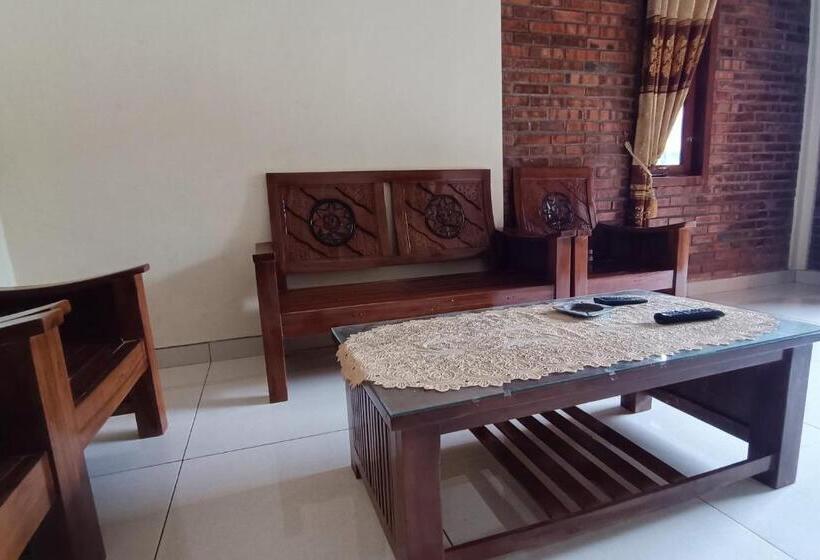 Otel Spot On 93819 Homestay Shinta Syariah