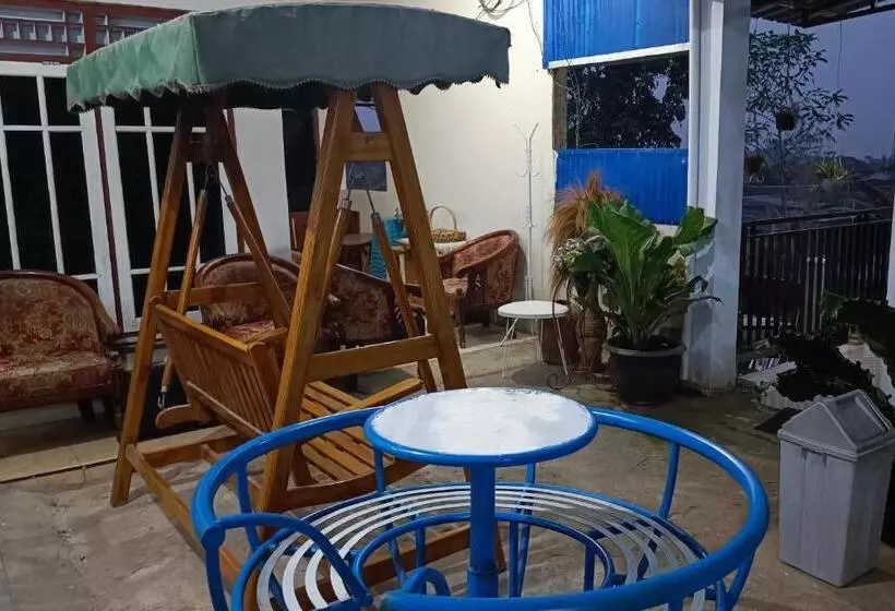 Hotelli Spot On 93819 Homestay Shinta Syariah