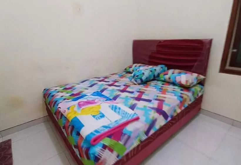 Hotelli Spot On 93819 Homestay Shinta Syariah