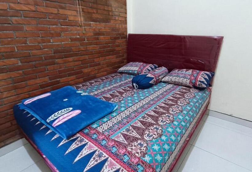 Otel Spot On 93819 Homestay Shinta Syariah