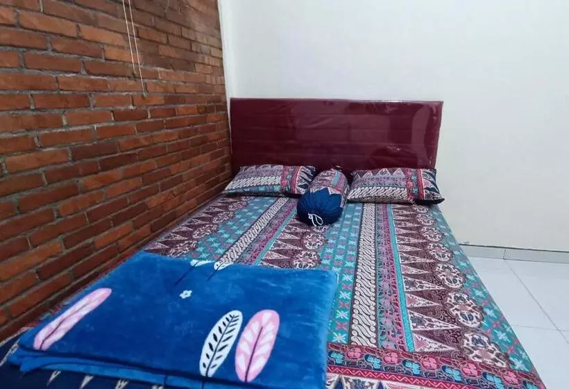 Hotelli Spot On 93819 Homestay Shinta Syariah