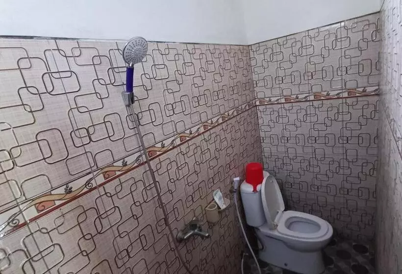 Hotelli Spot On 93819 Homestay Shinta Syariah