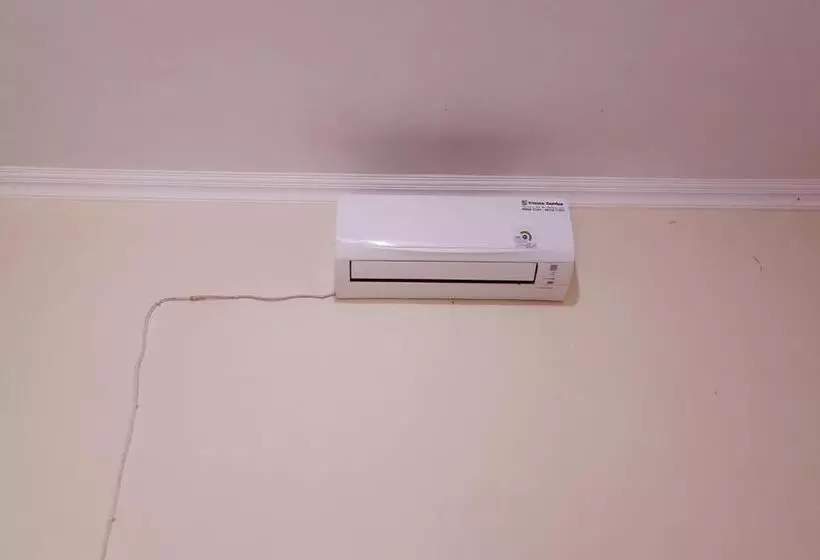 Hotelli Spot On 93819 Homestay Shinta Syariah