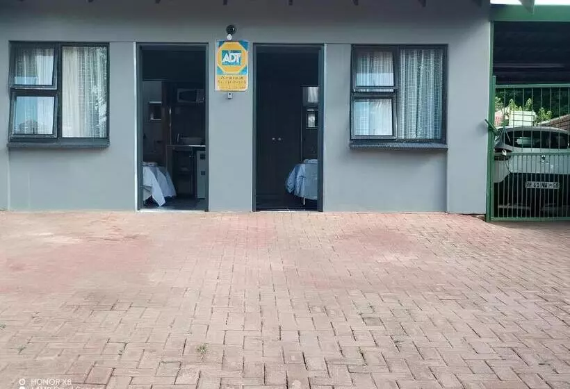 پانسیون Fumods Guest House