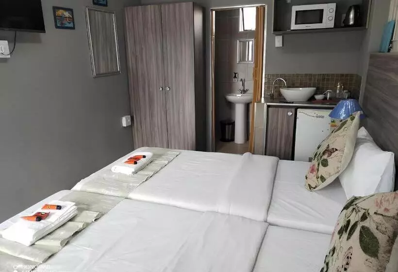 پانسیون Fumods Guest House