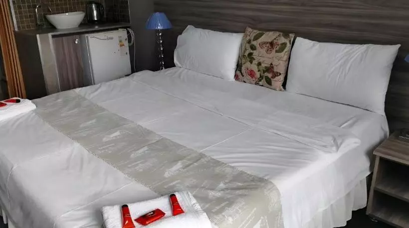 پانسیون Fumods Guest House