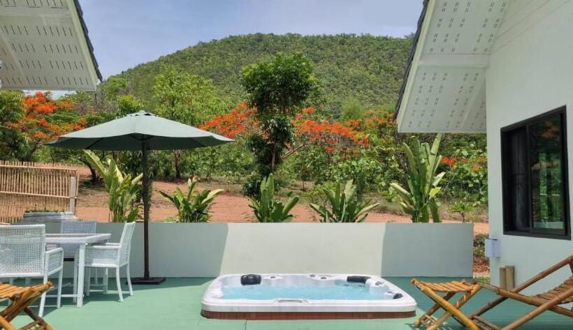 Bed and Breakfast พรพนาฮิลล์รีสอร์ท