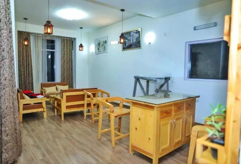 Aamiaismajoitus (B&B) Aaryam Villa