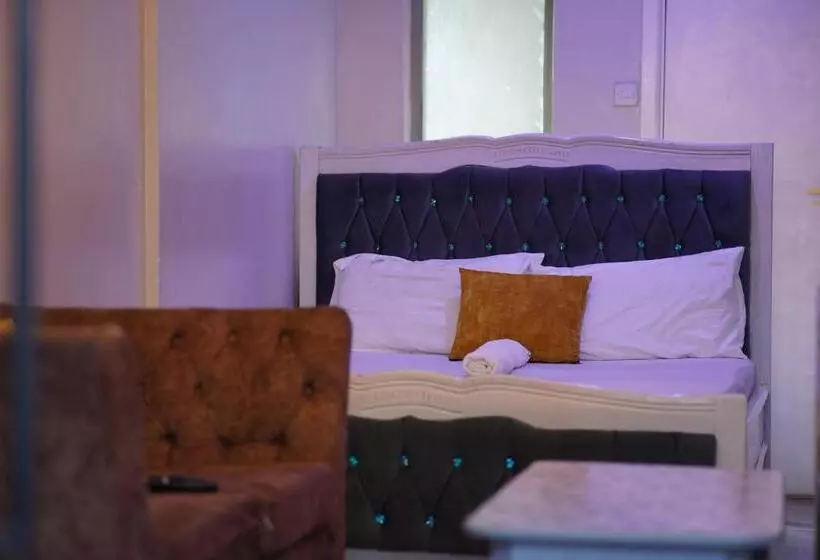 تختخواب و صبحانه Serenity Retreat