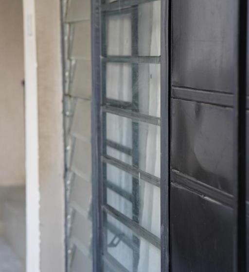 تختخواب و صبحانه Serenity Retreat