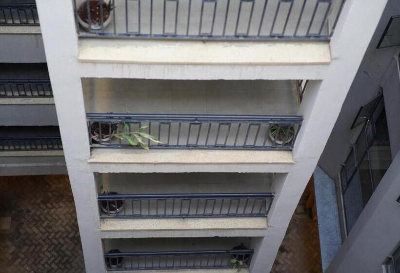 تختخواب و صبحانه Serenity Retreat