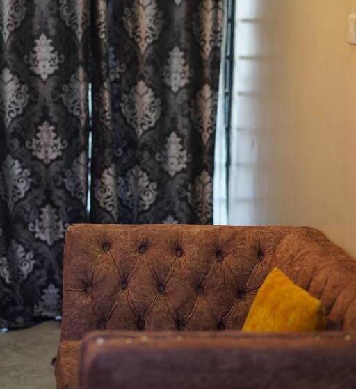 تختخواب و صبحانه Serenity Retreat