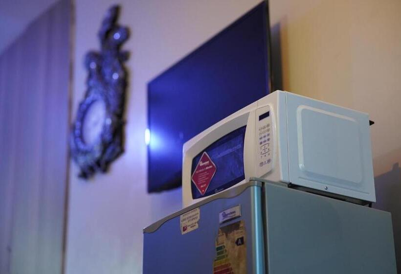 تختخواب و صبحانه Serenity Retreat