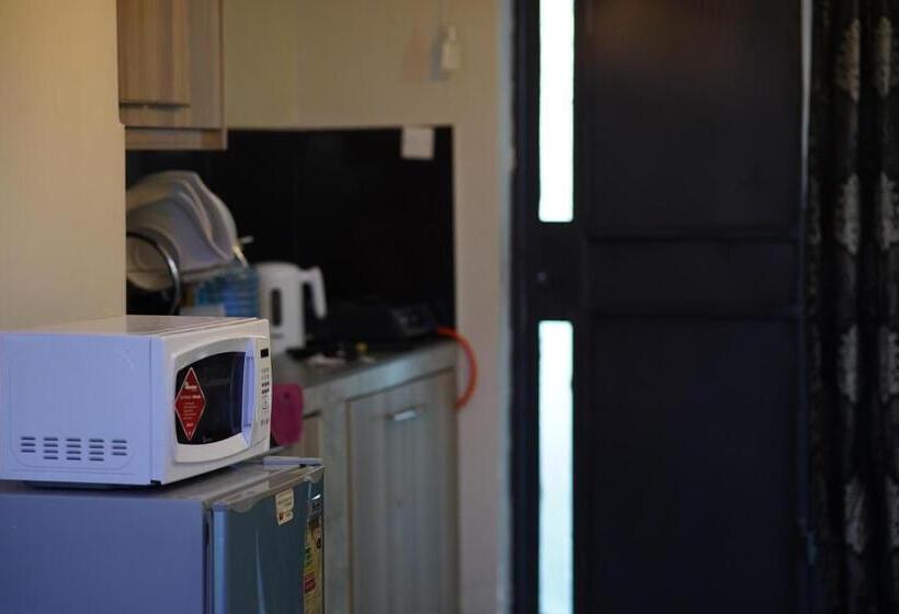 تختخواب و صبحانه Serenity Retreat