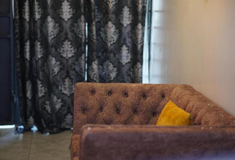 تختخواب و صبحانه Serenity Retreat