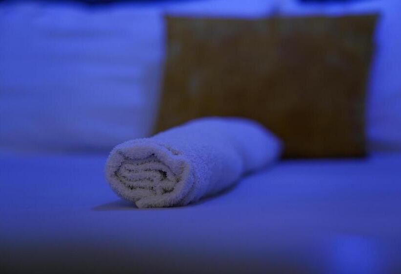 تختخواب و صبحانه Serenity Retreat