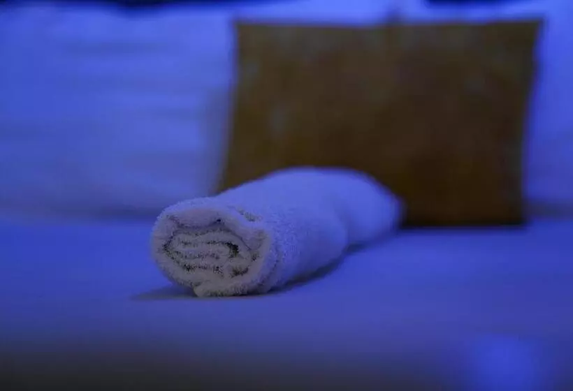 تختخواب و صبحانه Serenity Retreat