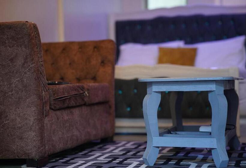 تختخواب و صبحانه Serenity Retreat