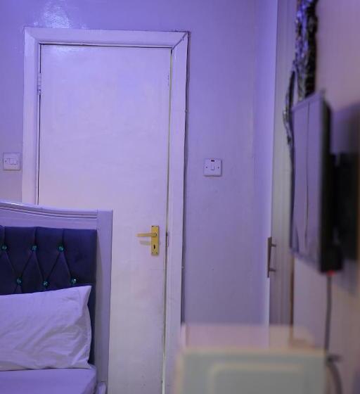 تختخواب و صبحانه Serenity Retreat