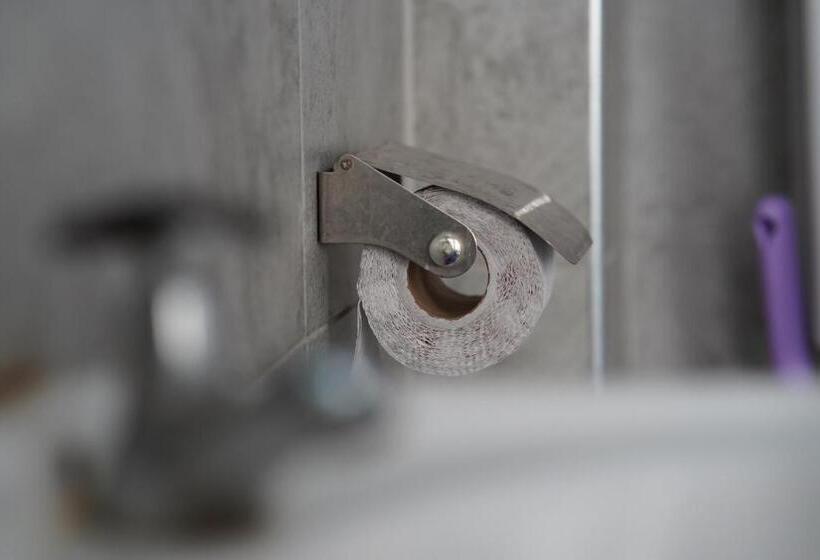 تختخواب و صبحانه Serenity Retreat