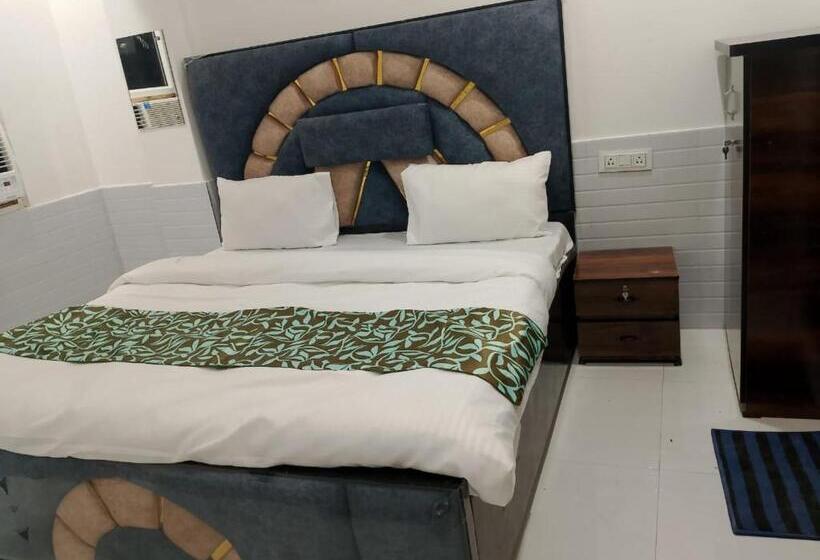 فندق Avexia Kanha Residency