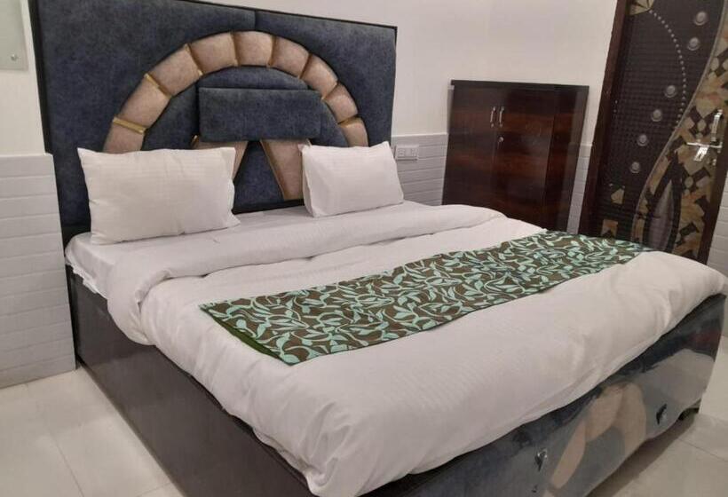 فندق Avexia Kanha Residency