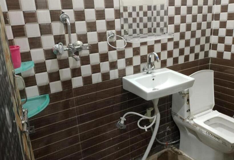 فندق Avexia Kanha Residency