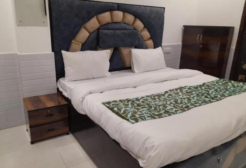 فندق Avexia Kanha Residency