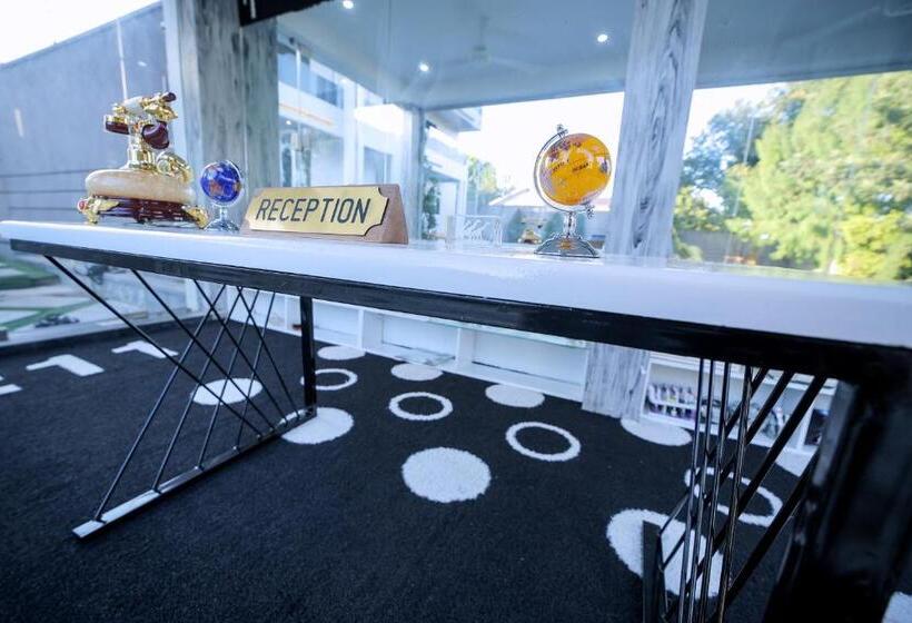 هتل El Amo Lakeview Villa