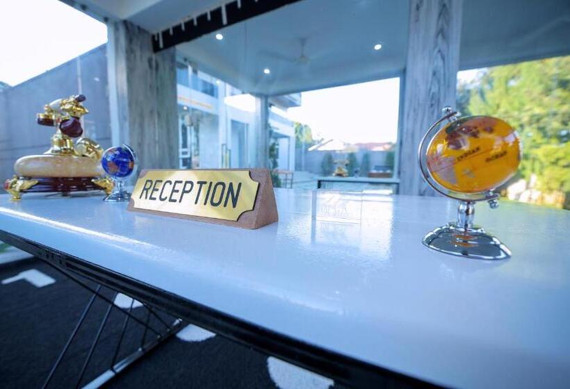 هتل El Amo Lakeview Villa