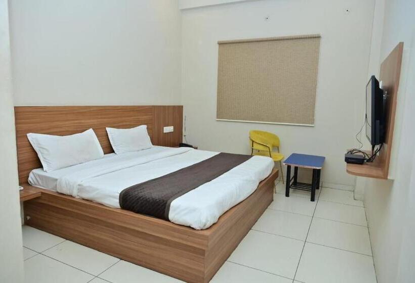 בית מלון כפרי Park Bench Palace