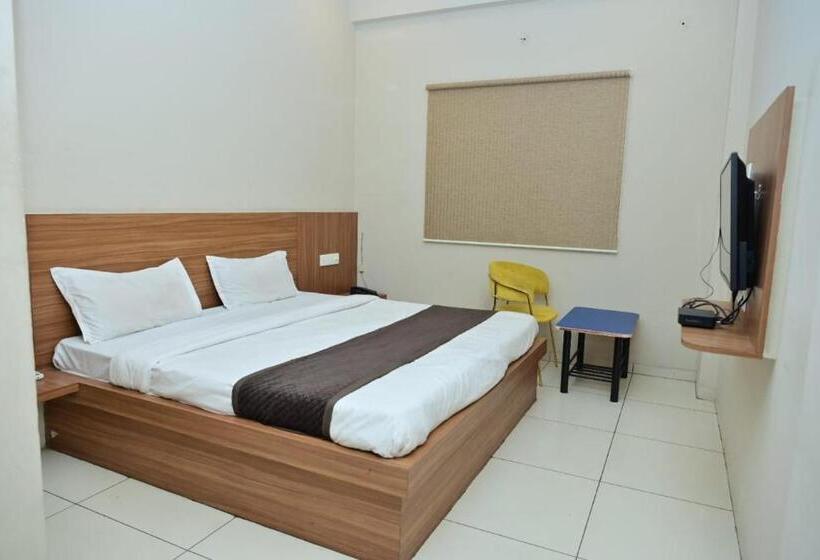 בית מלון כפרי Park Bench Palace