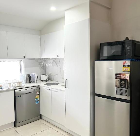 פנסיון 26 Gladstone Rd Highgate Hill