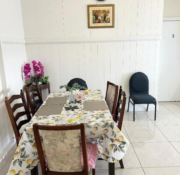 פנסיון 26 Gladstone Rd Highgate Hill