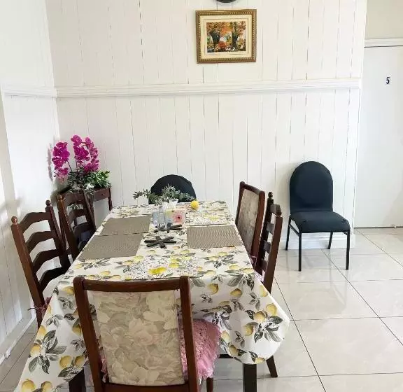 پانسیون 26 Gladstone Rd Highgate Hill